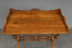 Tabletttisch aus Eiche aus dem späten 19. Jh