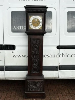 8-Tage Standuhr aus geschnitzter Eiche