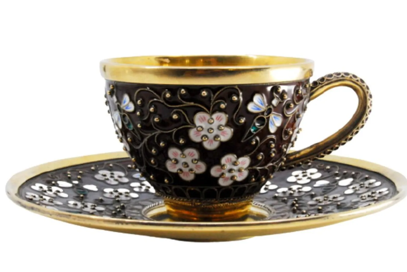 Tasse und Untertasse im russischen Stil aus emailliertem Silber mit floralen Motiven und goldenem Interieur, 2er Set
