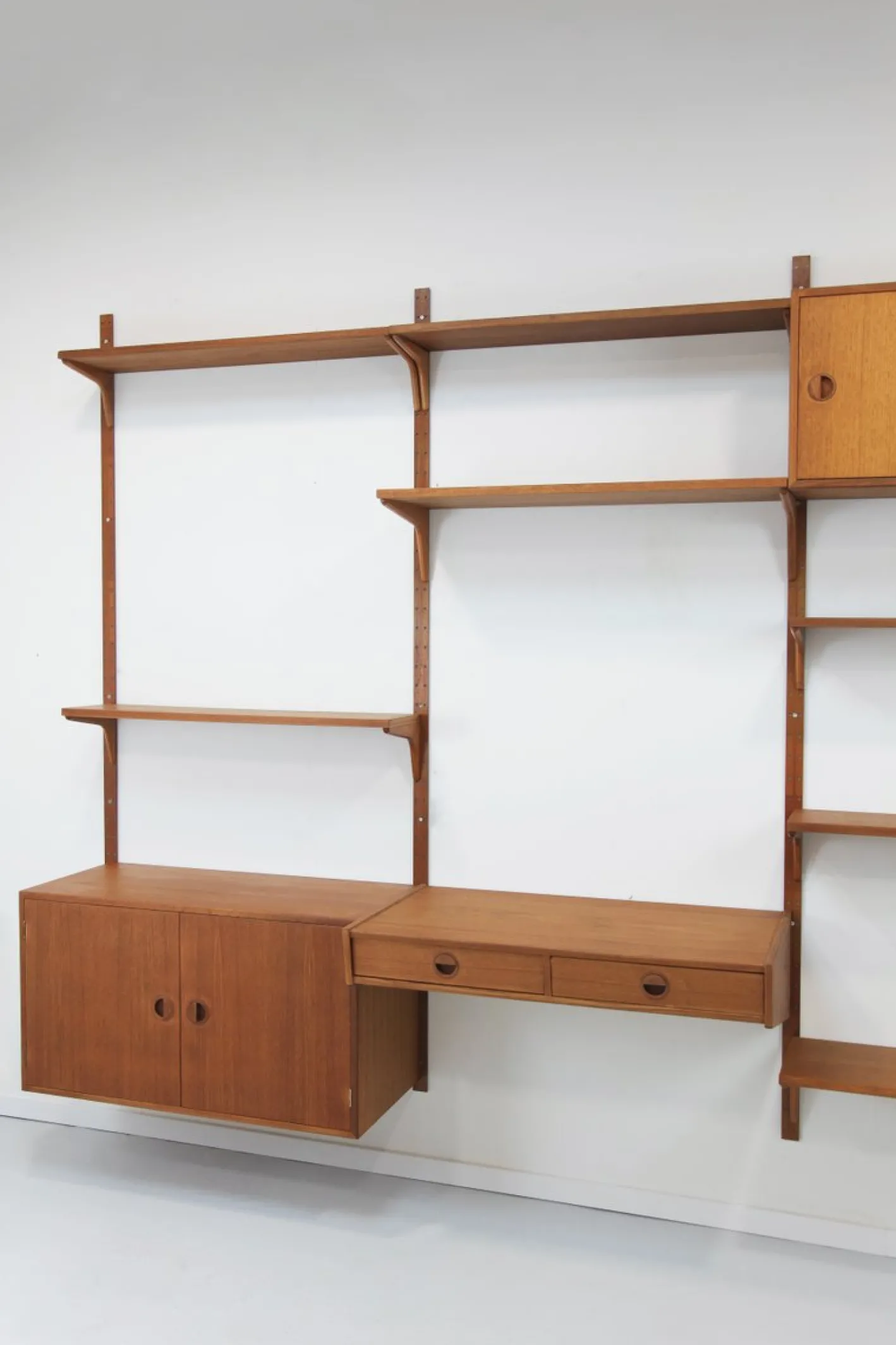 Teak Wandregal mit 3 Streifen von HG Furniture, 1960er, 13 . Set
