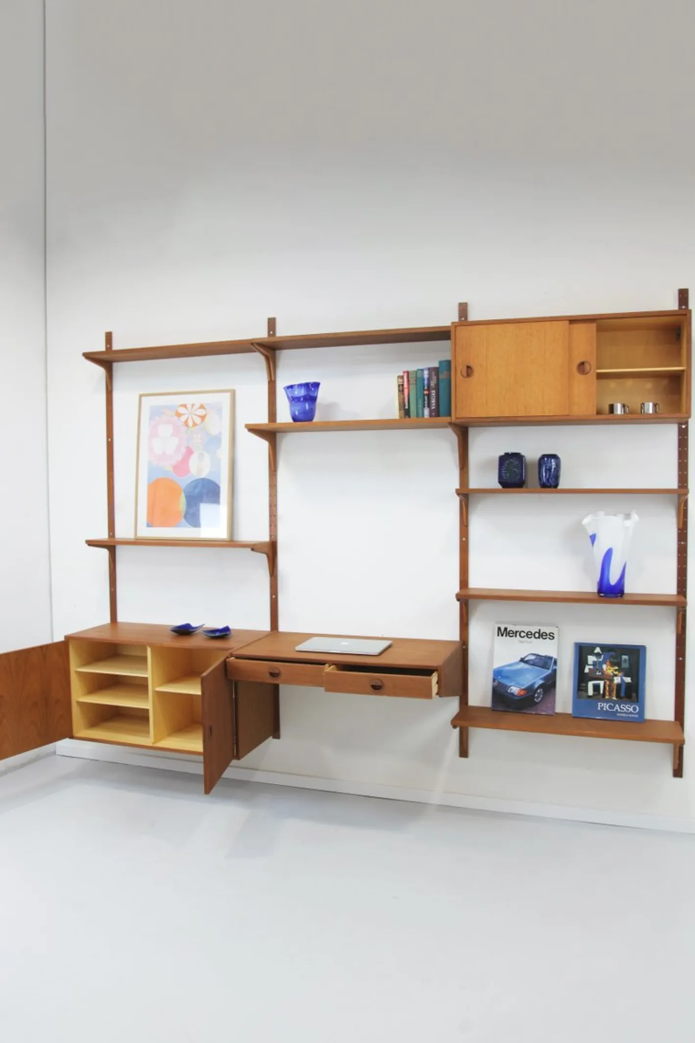 Teak Wandregal mit 3 Streifen von HG Furniture, 1960er, 13 . Set