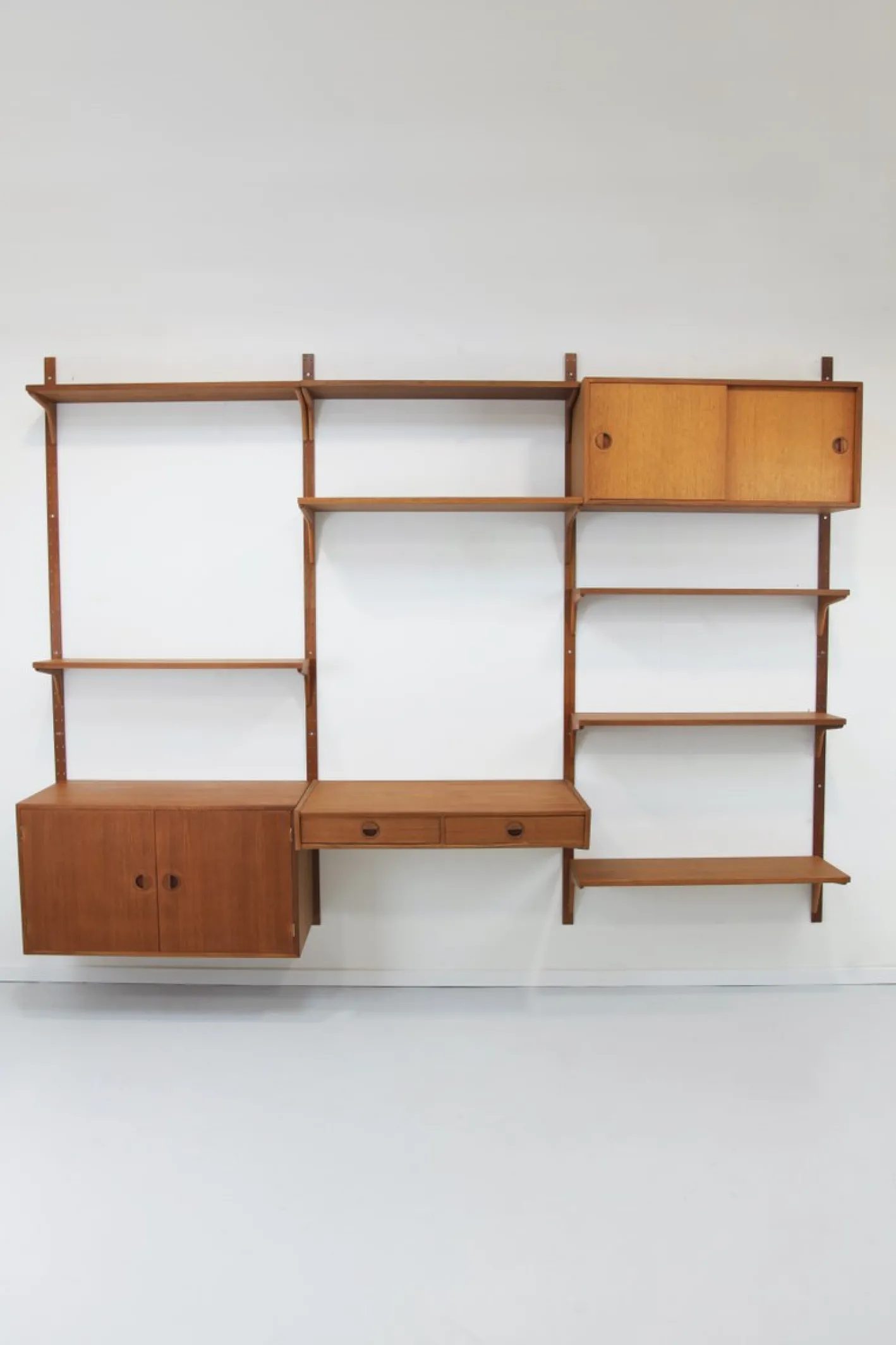 Teak Wandregal mit 3 Streifen von HG Furniture, 1960er, 13 . Set
