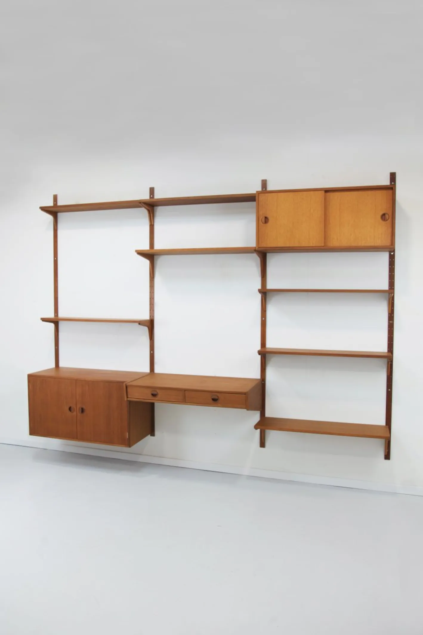 Teak Wandregal mit 3 Streifen von HG Furniture, 1960er, 13 . Set