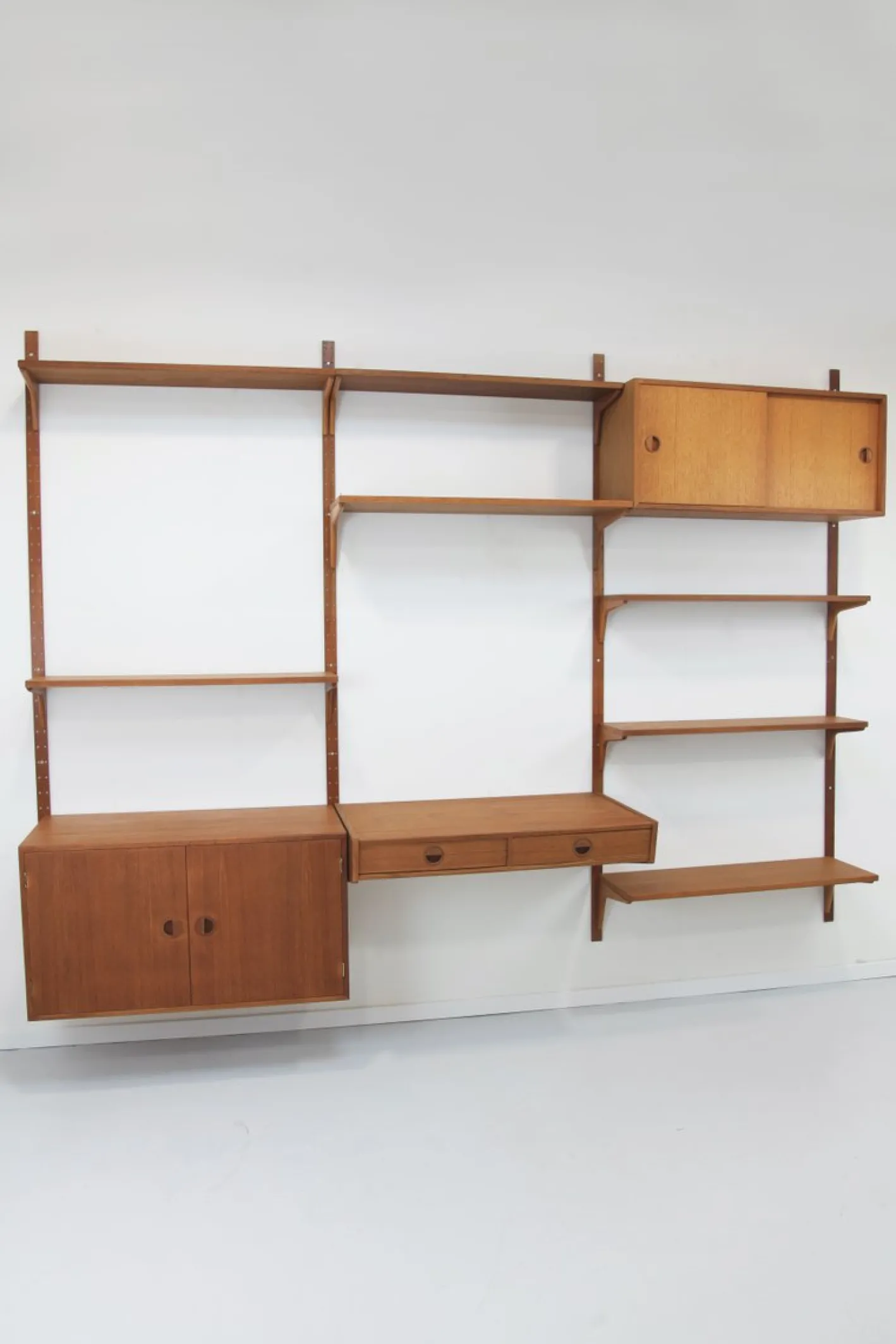 Teak Wandregal mit 3 Streifen von HG Furniture, 1960er, 13 . Set