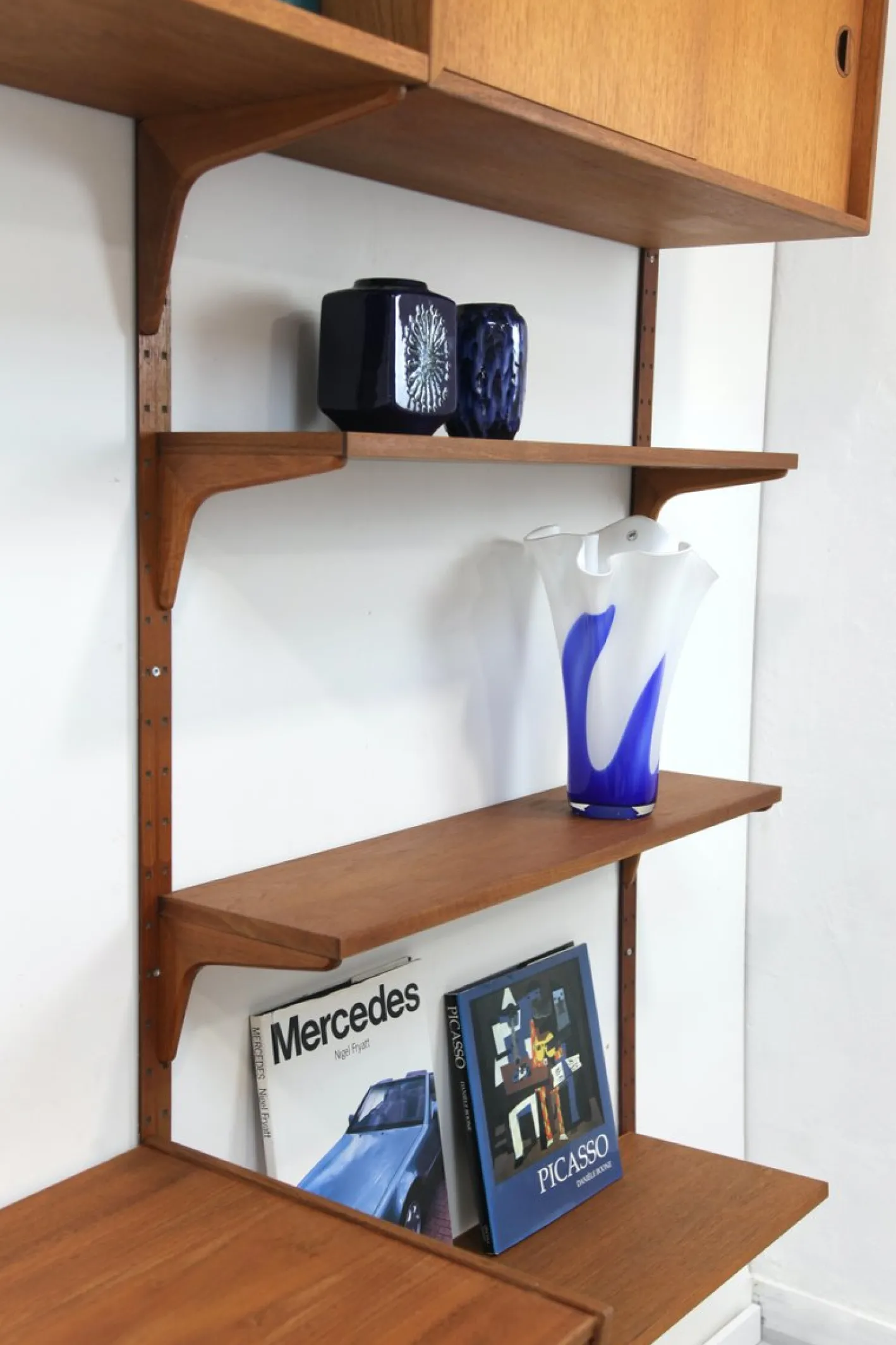 Teak Wandregal mit 3 Streifen von HG Furniture, 1960er, 13 . Set