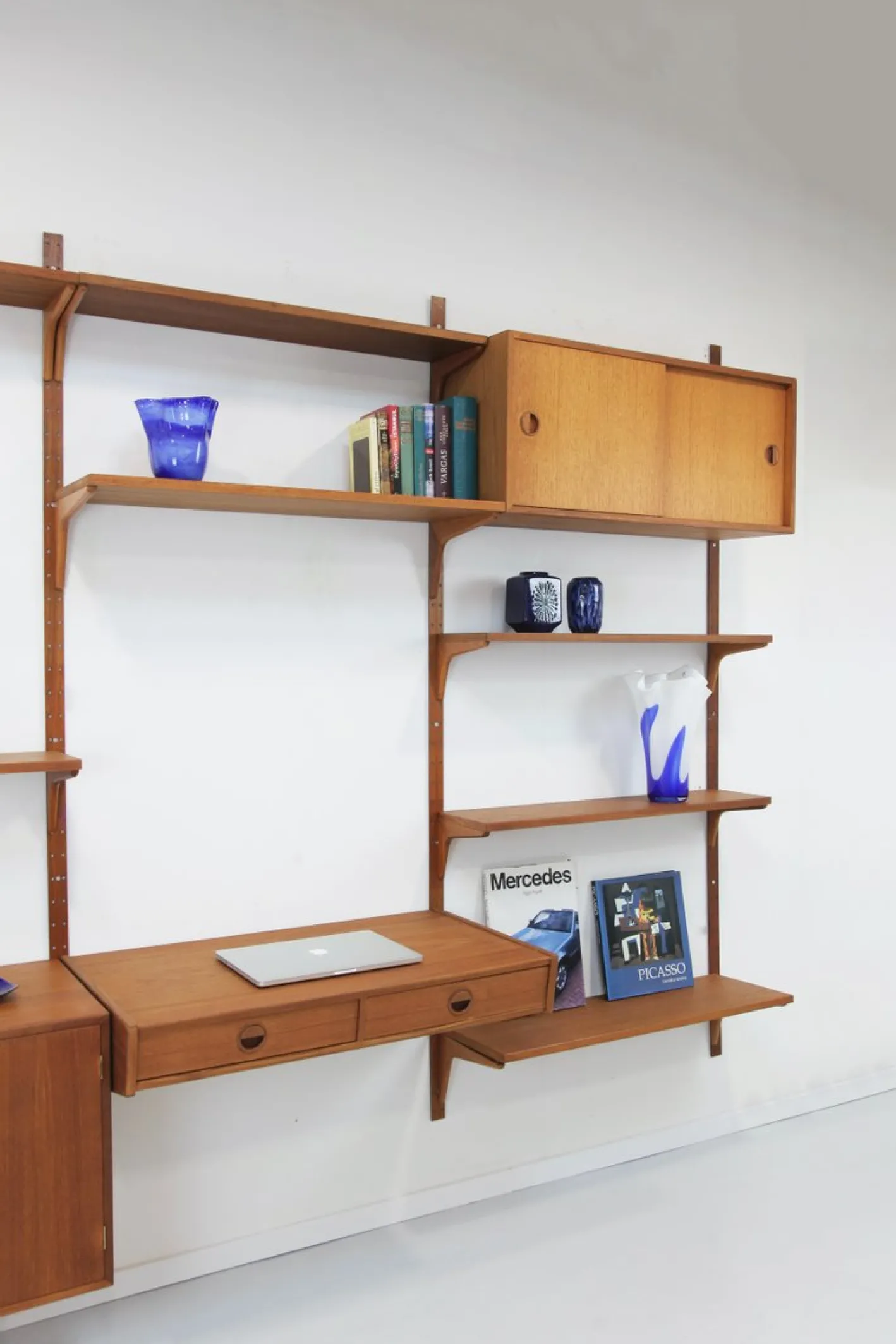 Teak Wandregal mit 3 Streifen von HG Furniture, 1960er, 13 . Set