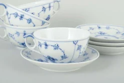 Teetassen mit passenden Untertassen von Royal Copenhagen, 8 . Set