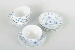 Teetassen mit passenden Untertassen von Royal Copenhagen, 8 . Set