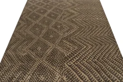 Teppich im marokkanischen Stil mit geometrischem Muster in Beige und Braun von Rug&Kilim