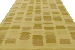 Teppich im Skandinavischen Stil mit geometrischen Mustern in Gold und Chartreuse von Rug&Kilim