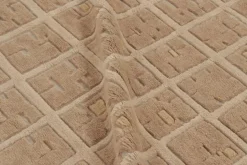 Teppich im skandinavischen Stil mit strukturiertem High-Low Gitter von Rug&Kelim