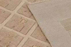 Teppich im skandinavischen Stil mit strukturiertem High-Low Gitter von Rug&Kelim