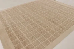 Teppich im skandinavischen Stil mit strukturiertem High-Low Gitter von Rug&Kelim