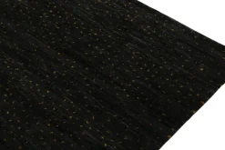 Teppich in Schwarz mit goldenem Punktmuster von Rug&Kilim