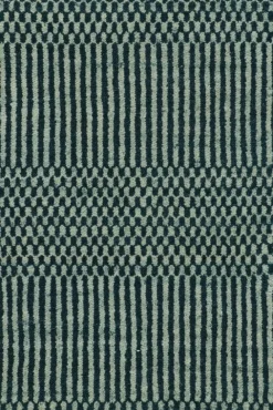 Teppich mit Streifen und geometrischen Mustern von Rug&Kilim