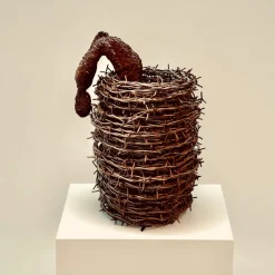 The Escape Skulptur, Ende 20. Jh., Stacheldraht und Bronze