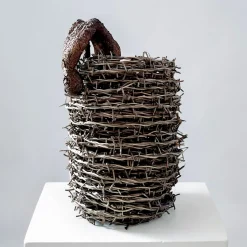 The Escape Skulptur, Ende 20. Jh., Stacheldraht und Bronze