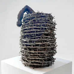 The Escape Skulptur, Ende 20. Jh., Stacheldraht und Bronze