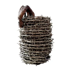 The Escape Skulptur, Ende 20. Jh., Stacheldraht und Bronze