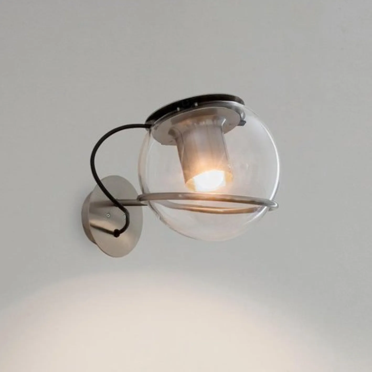 The Globe Wandlampe aus mundgeblasenem Klarglas von Joe Colombo für Oluce