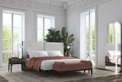 Thyia 125 Geschwungenes Italienisches Bett aus Elfenbeinfarbenem Boucle Stoff & Braunem Holzgestell von Kabinet