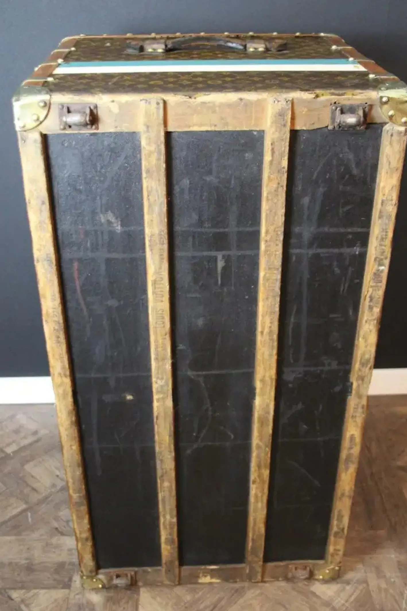 Truhe mit Monogramm von Louis Vuitton, 1920er