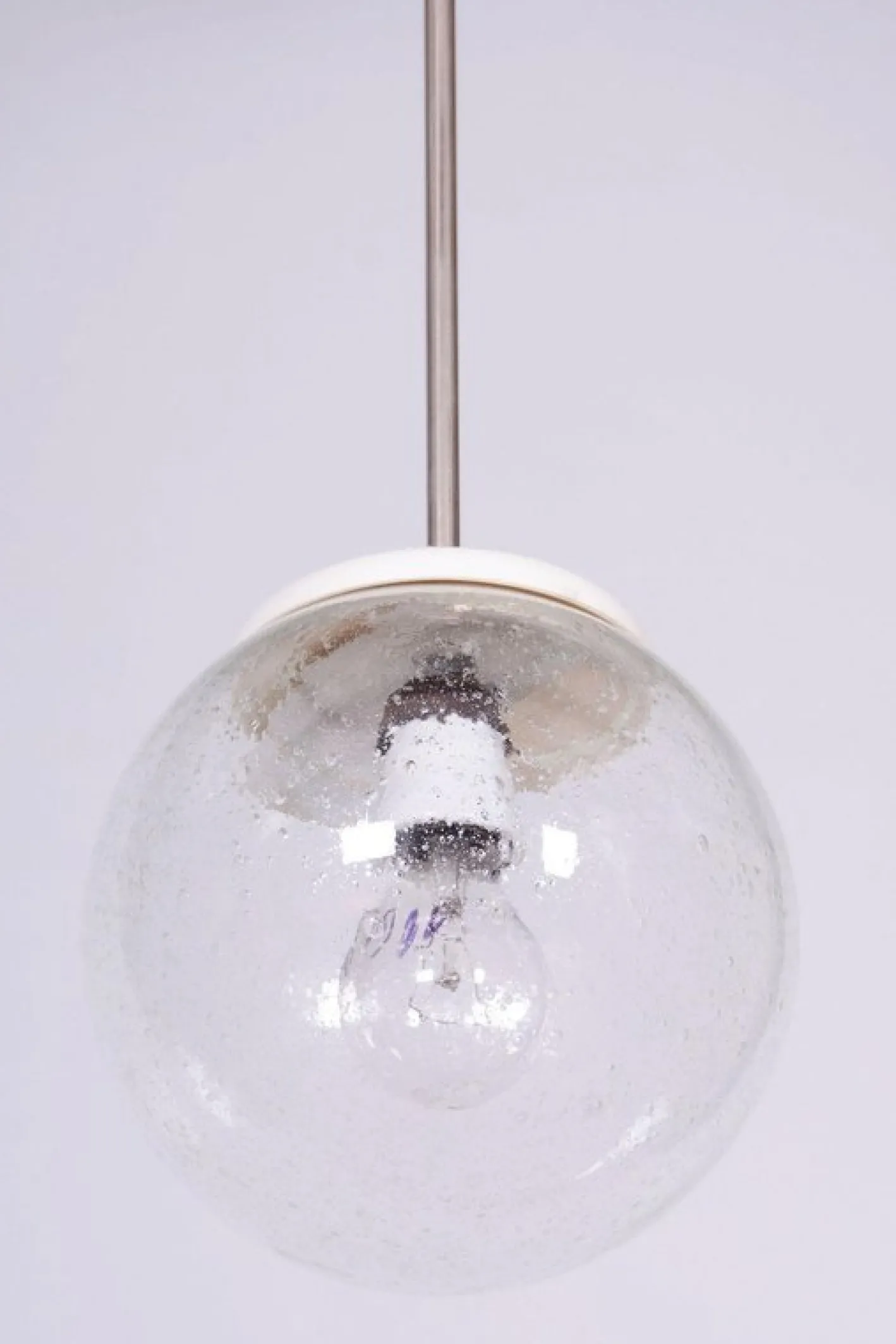 Tschechischer Mid-Century Kronleuchter aus verchromtem Stahl, Kunststoff & Glas, 1960er