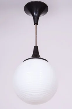 Tschechischer Mid-Century Kronleuchter aus Verchromtem Stahl und Opalglas, 1950er