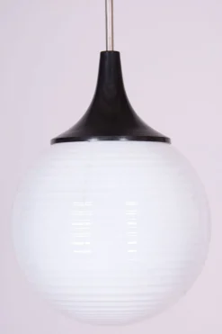 Tschechischer Mid-Century Kronleuchter aus Verchromtem Stahl und Opalglas, 1950er