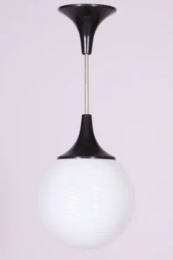 Tschechischer Mid-Century Kronleuchter aus Verchromtem Stahl und Opalglas, 1950er