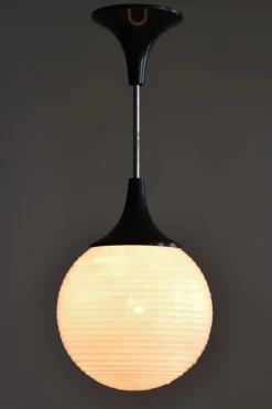 Tschechischer Mid-Century Kronleuchter aus Verchromtem Stahl und Opalglas, 1950er