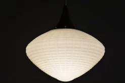 Tschechischer Mid-Century Kronleuchter aus verchromtem Stahl & Opalglas, 1960er