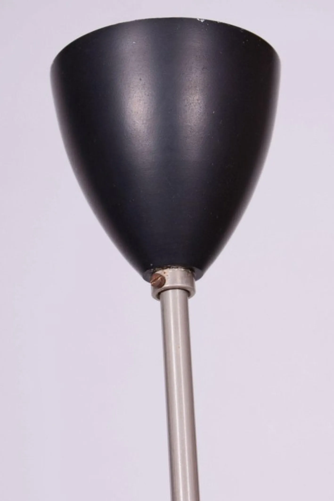 Tschechischer Mid-Century Kronleuchter aus verchromtem Stahl & Opalglas, 1960er