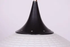 Tschechischer Mid-Century Kronleuchter aus verchromtem Stahl & Opalglas, 1960er