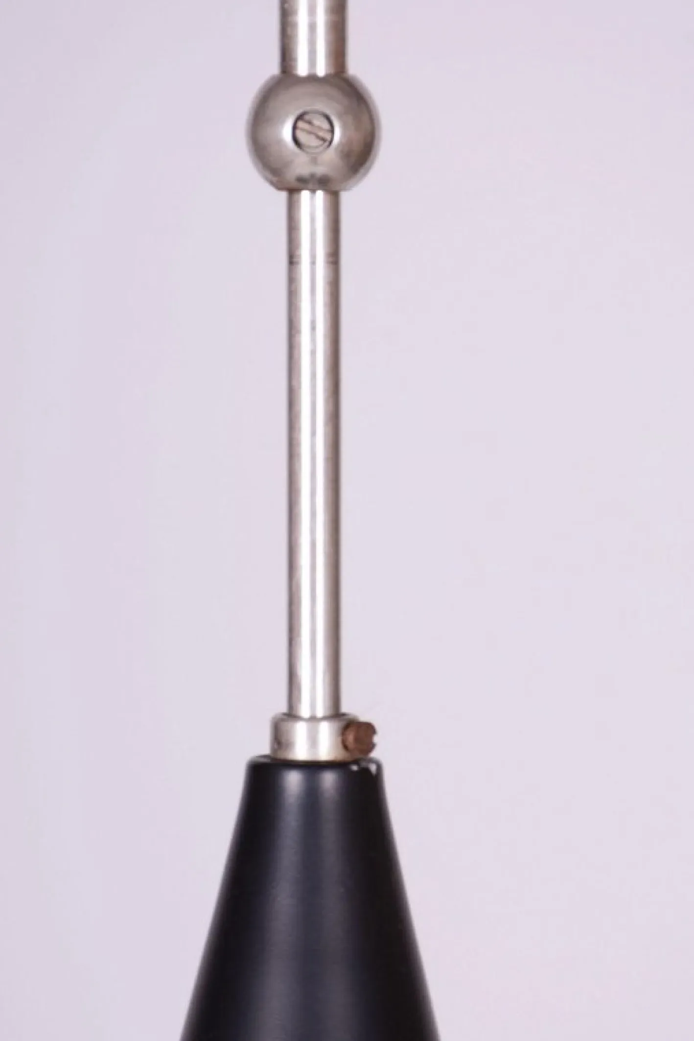Tschechischer Mid-Century Kronleuchter aus verchromtem Stahl & Opalglas, 1960er