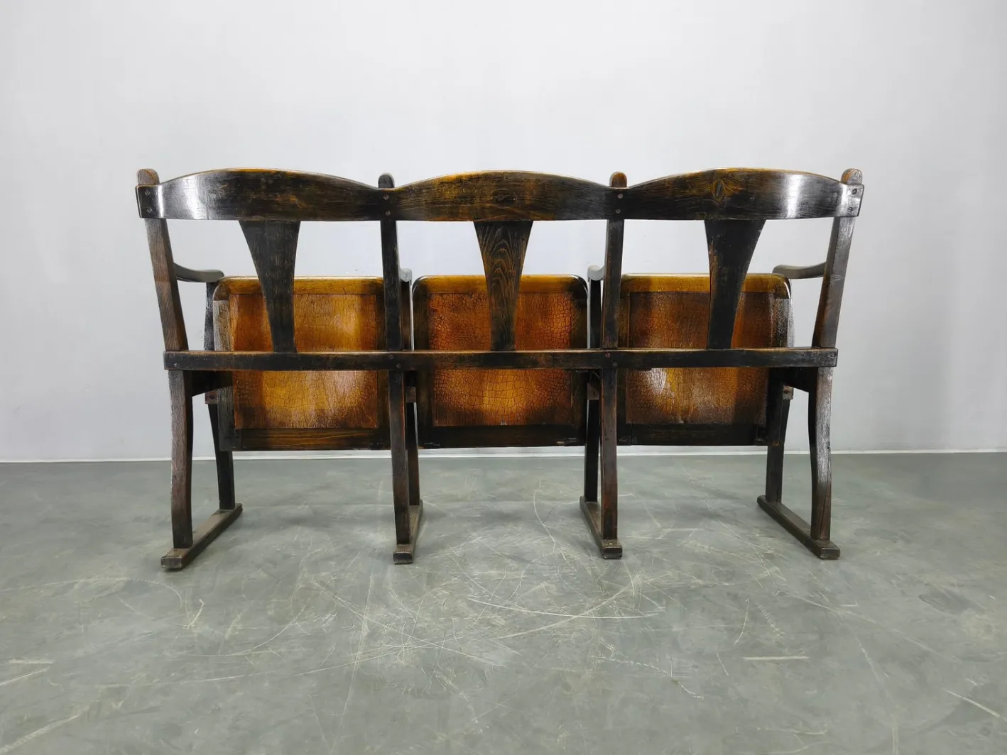 Tschechoslowakische Vintage Kinobank aus Buchenholz, 1920er