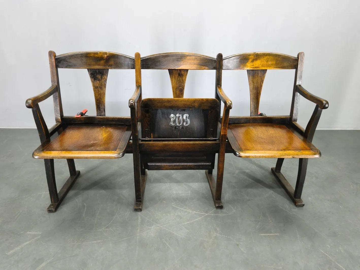 Tschechoslowakische Vintage Kinobank aus Buchenholz, 1920er