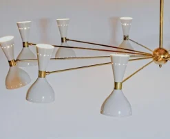 Twelve Arms Kronleuchter aus Messing mit natürlicher Patina von Angelo Lelli