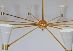 Twelve Arms Kronleuchter aus Messing mit natürlicher Patina von Angelo Lelli