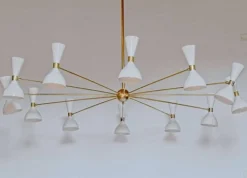 Twelve Arms Kronleuchter aus Messing mit natürlicher Patina von Angelo Lelli
