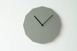 Twelve Wanduhr in Grau von Neo/Craft