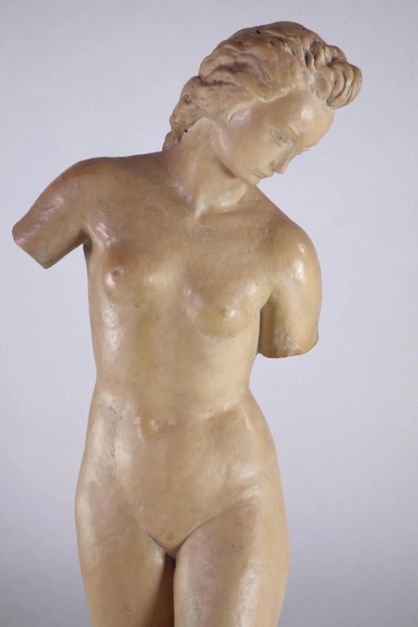 Ugo Zaccagnini, Art Deco Skulptur einer nackten Frau, 1930er, Steingut