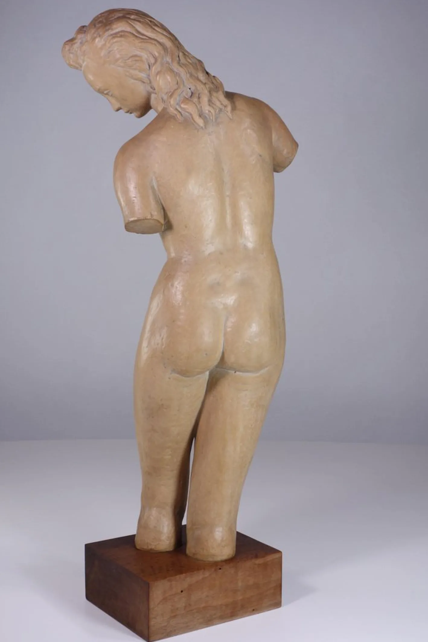Ugo Zaccagnini, Art Deco Skulptur einer nackten Frau, 1930er, Steingut
