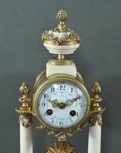 Uhr aus Marmor & Bronze im Louis XVI Stil von Mougin, 1889