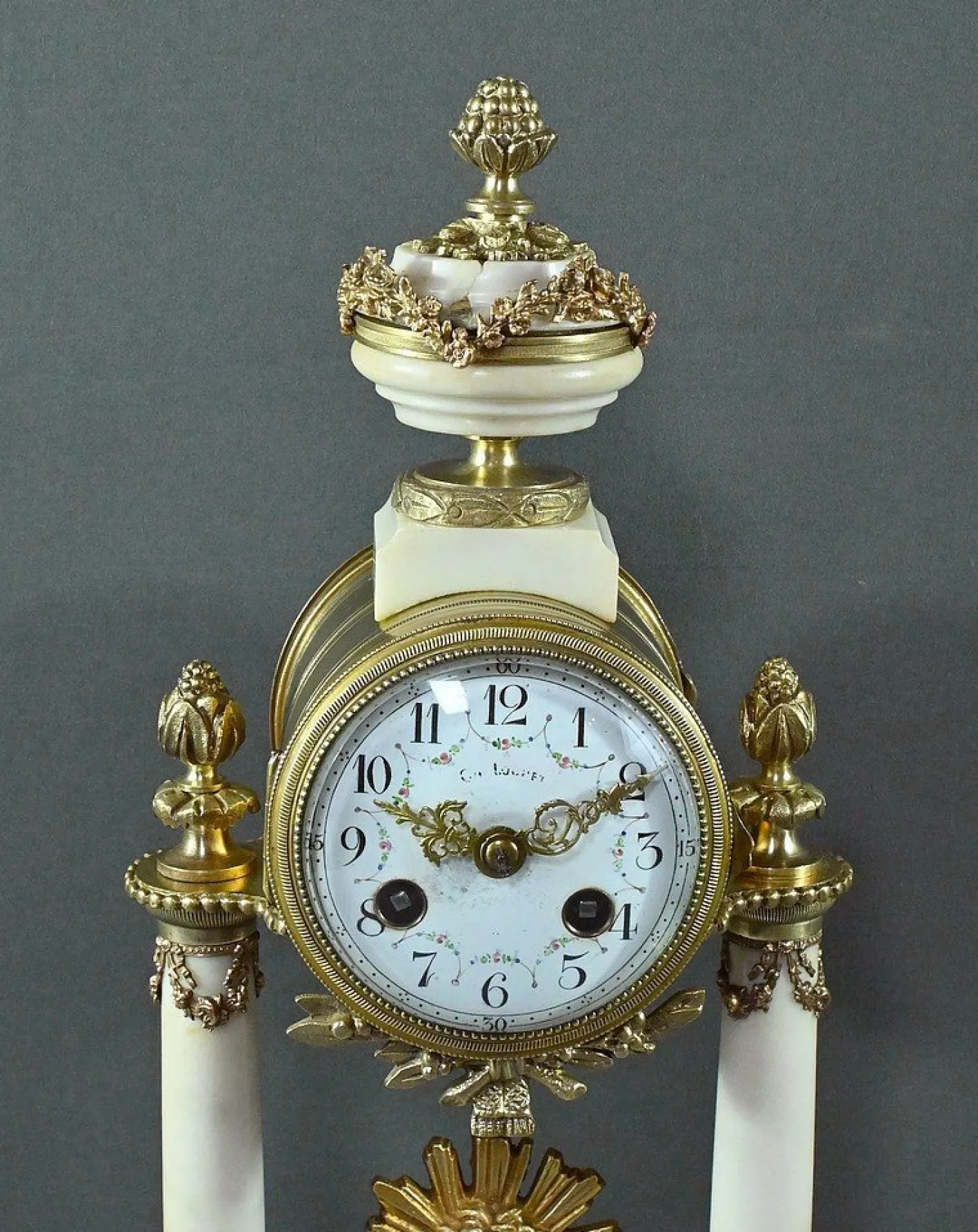 Uhr aus Marmor & Bronze im Louis XVI Stil von Mougin, 1889