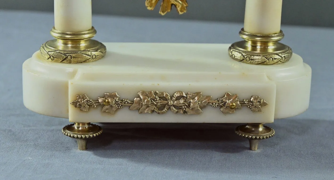 Uhr aus Marmor & Bronze im Louis XVI Stil von Mougin, 1889