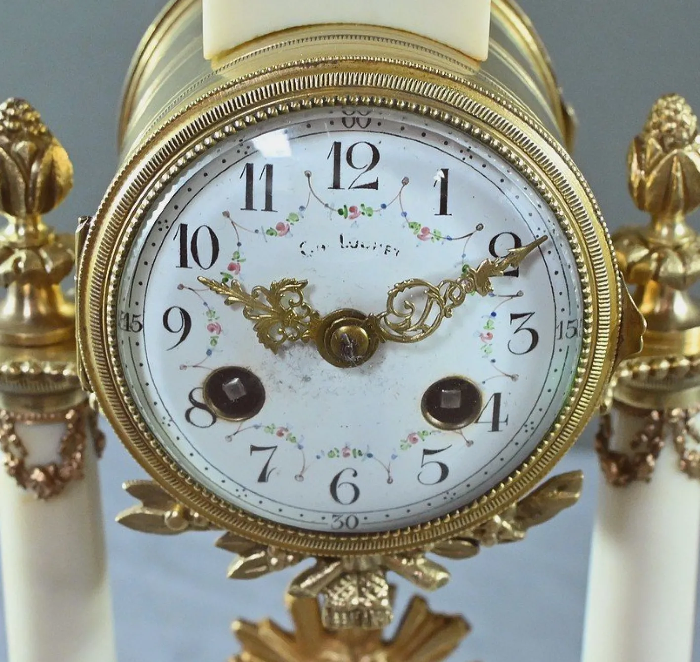 Uhr aus Marmor & Bronze im Louis XVI Stil von Mougin, 1889