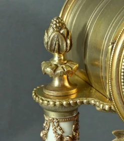 Uhr aus Marmor & Bronze im Louis XVI Stil von Mougin, 1889