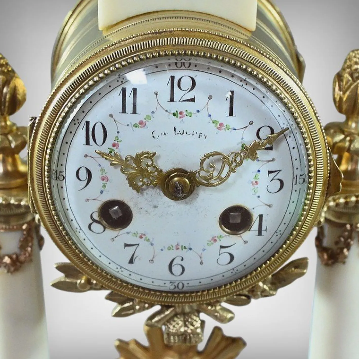Uhr aus Marmor & Bronze im Louis XVI Stil von Mougin, 1889
