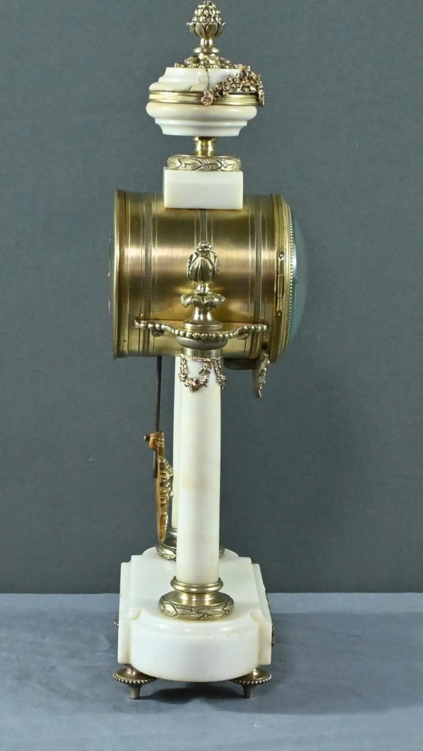 Uhr aus Marmor & Bronze im Louis XVI Stil von Mougin, 1889